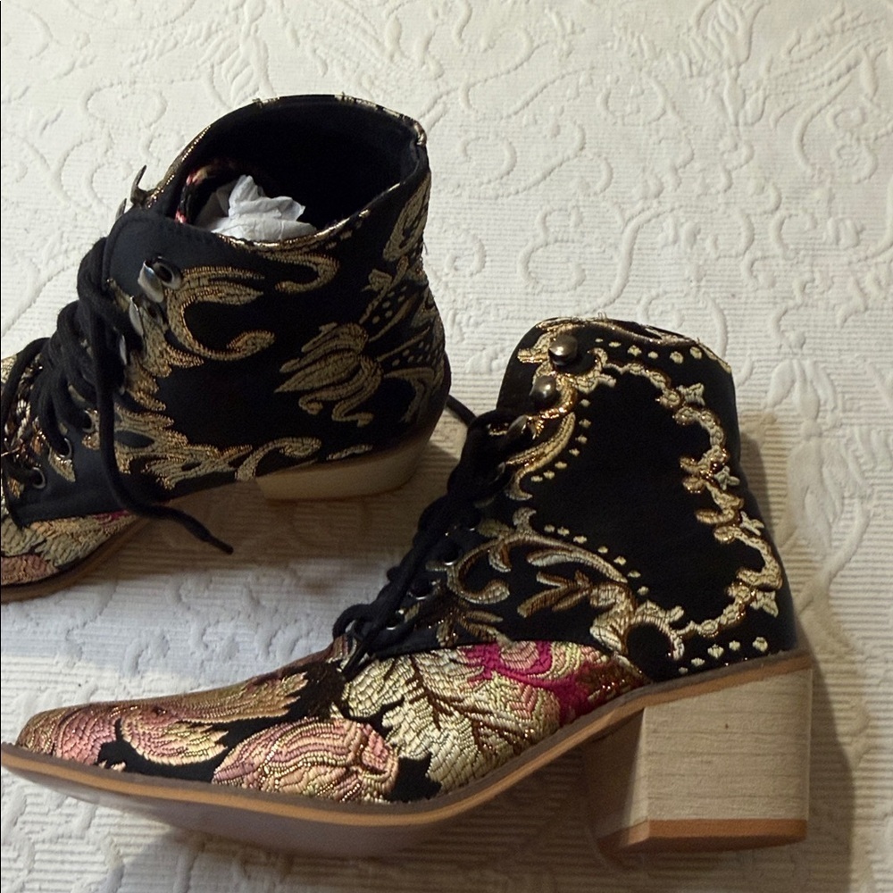 Women’s Vintage Look Embroidered Women's Boots Lace Up Boho size 40/9.5. NEW - Picture 5 of 9
